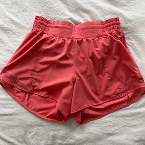 Lululemon coral - Great condition - Hotty Hot High-Rise Lined Short 4”